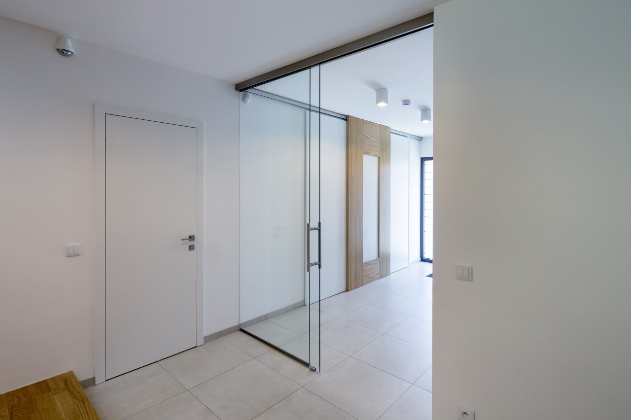 Skleněná posuvná stěna, skleněné posuvné dveře od firmy Glass Vision